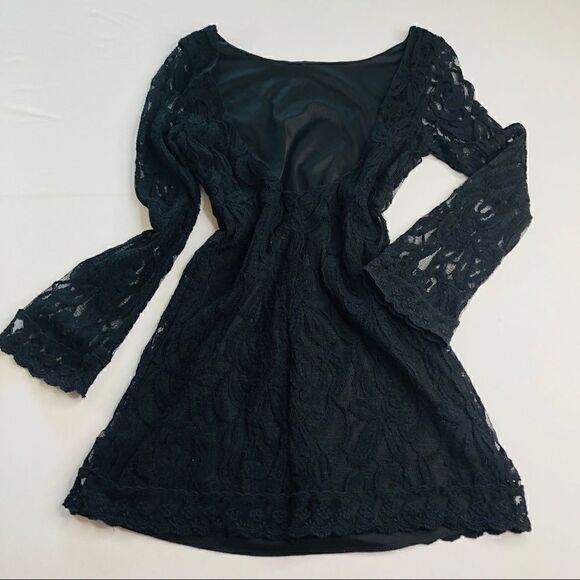 🌻CHIC🌻Backless Black Lace Long-Sleeve Mini Dress - Picture 3 of 9